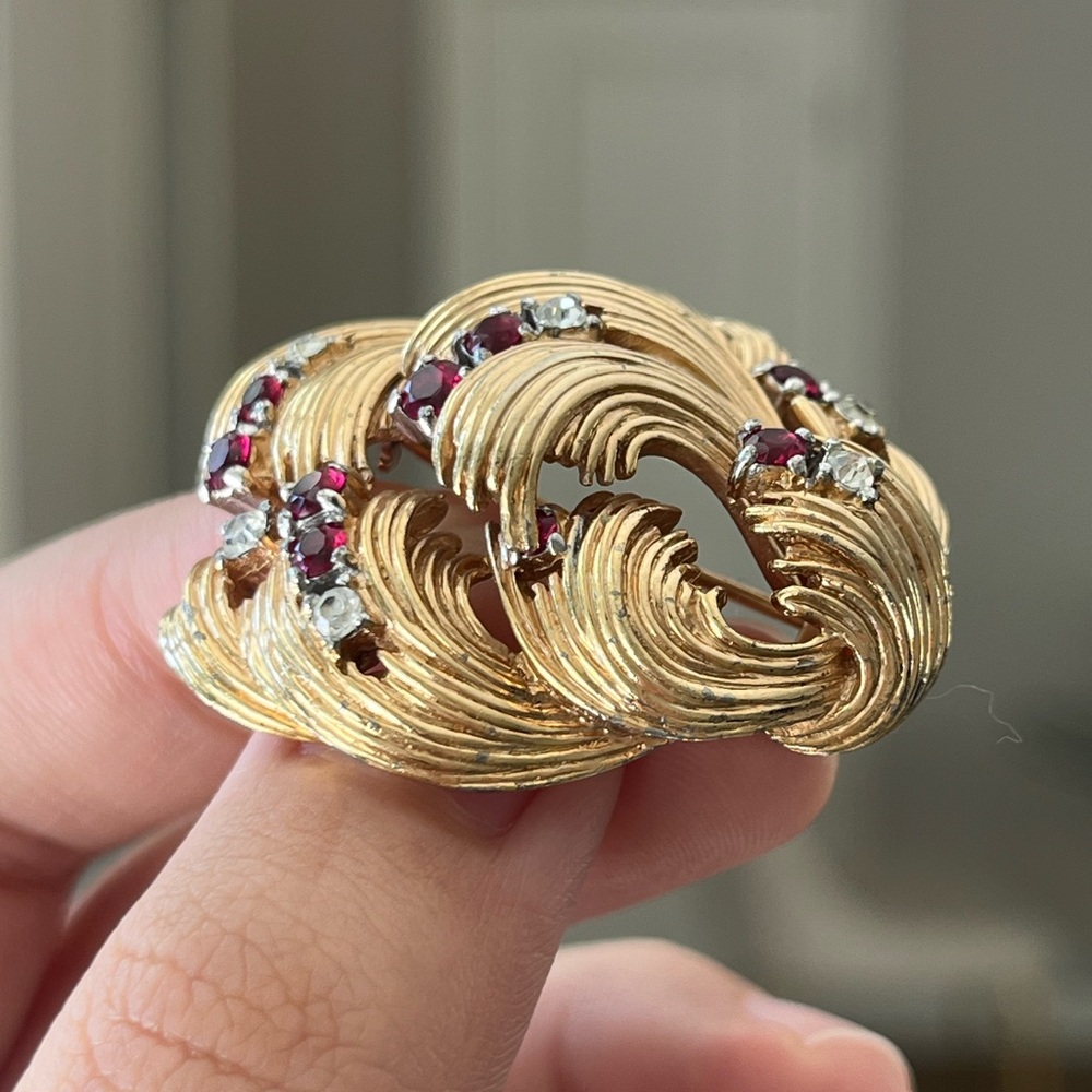 Vintage Boucher Feather Leaf Cluster Red White Rhinestone Gold Fur Clip Brooch - Picture 6 of 12